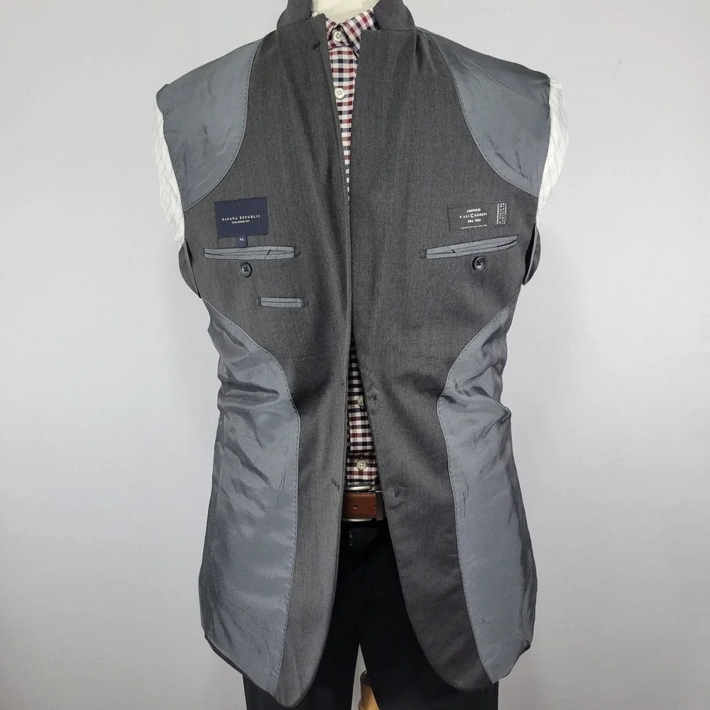 Banana Republic Men's Sport Coat Blazer Two Button‎ Charcoal Lanicifio Wool 42L